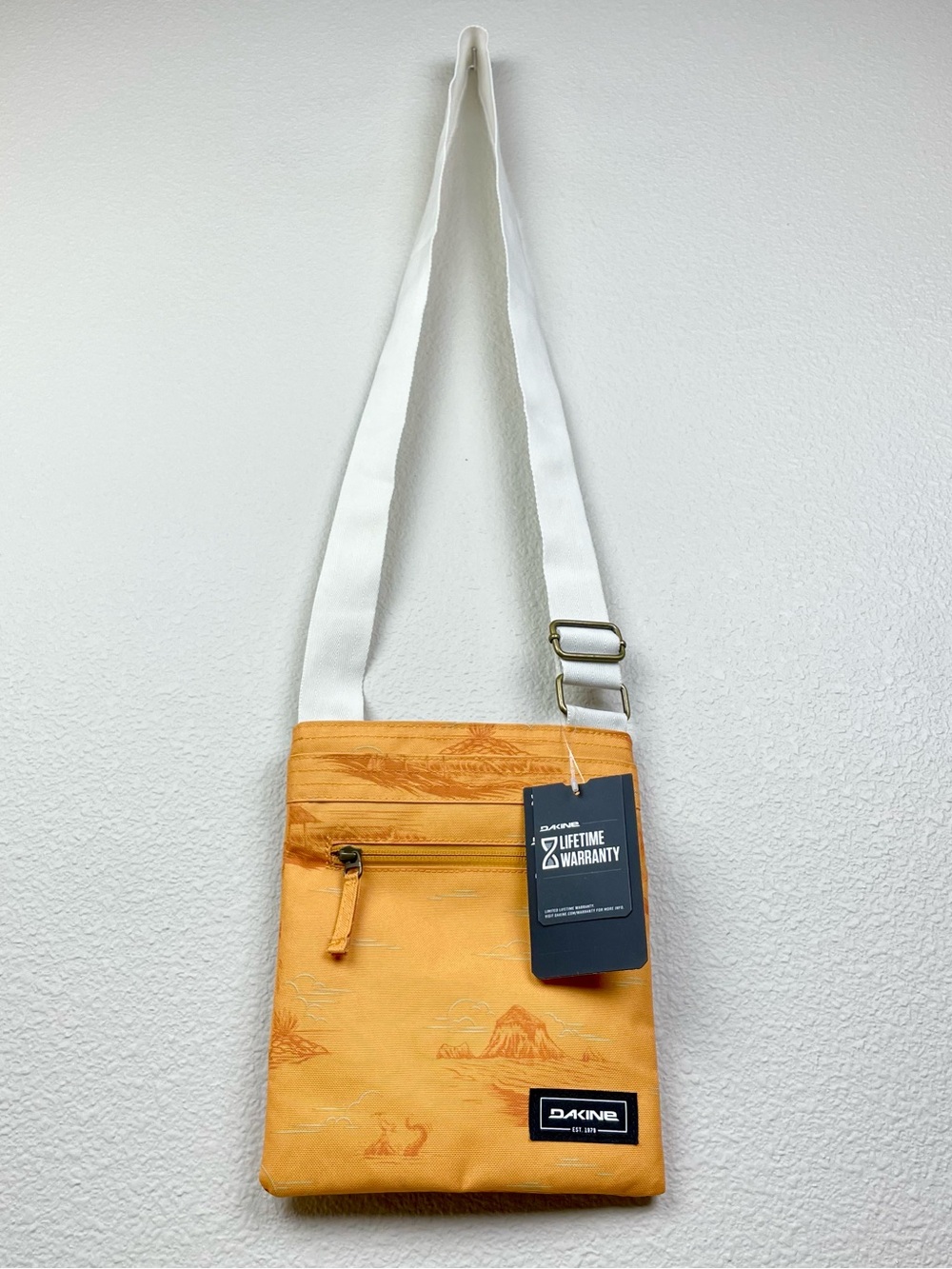 Dakine Jive Crossbody Bag Adjustable Strap Orange Packable Oceanfront Print